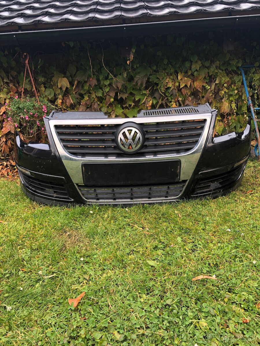 Predni naraznik Vw passat b6 05-10 maska cerny