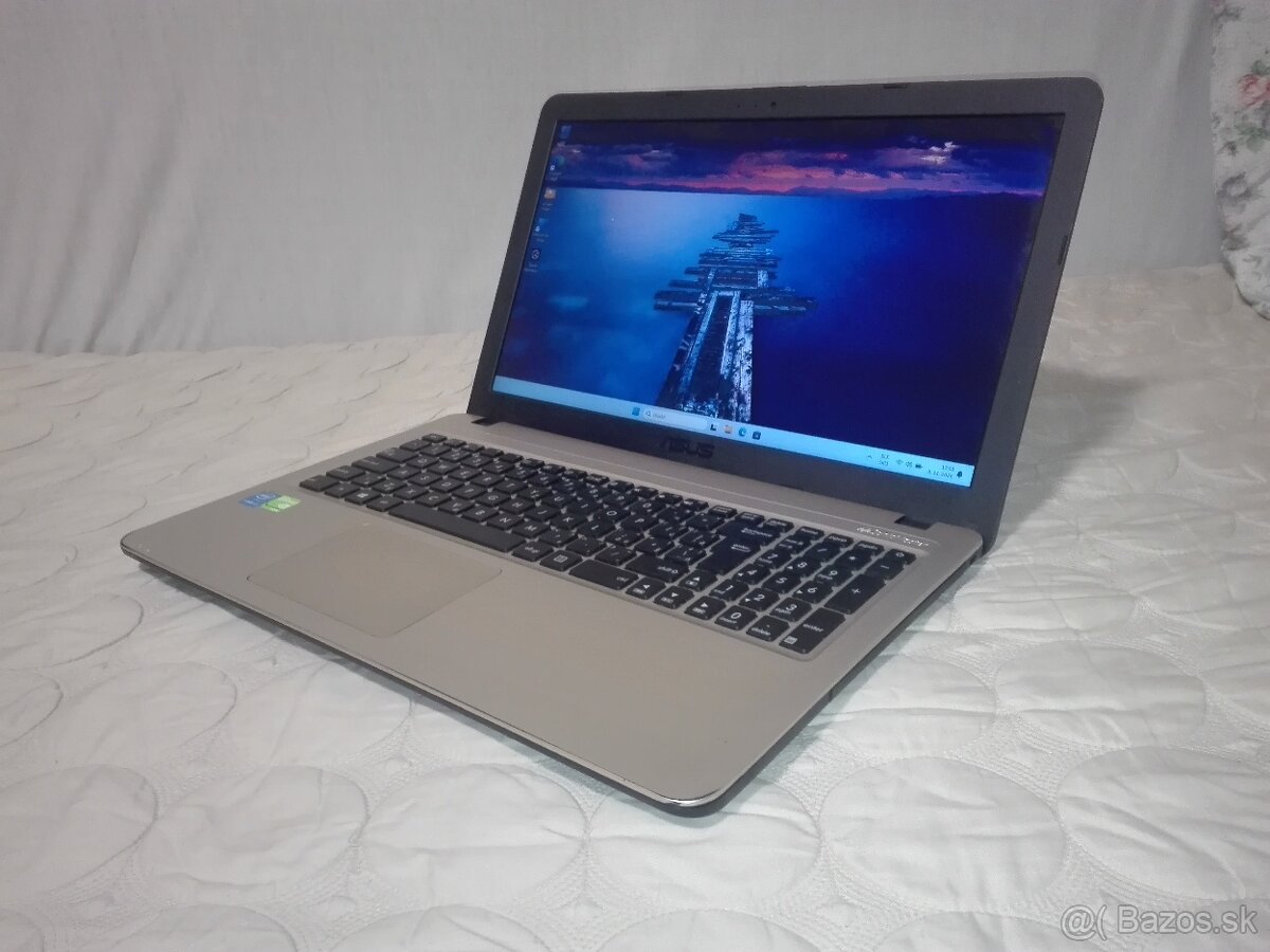 Asus s nVidia grafikou. i3. 8 GB DDR3. SSD 256GB+500. 15,6 F