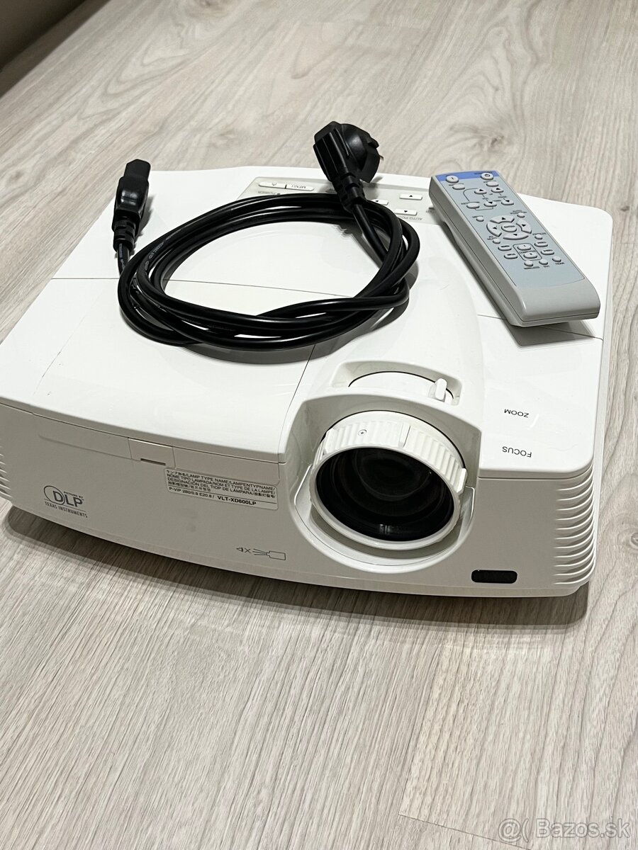 Mitsubishi FD630U Projector (nová lampa)