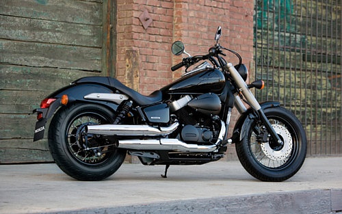 Hladam honda shadow vt 750