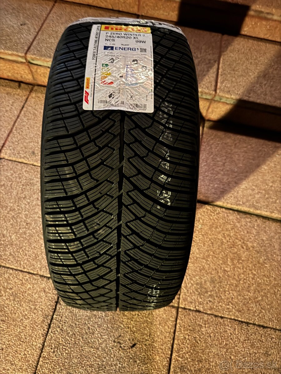 Pirelli P Zero Winter 2 245/40/20