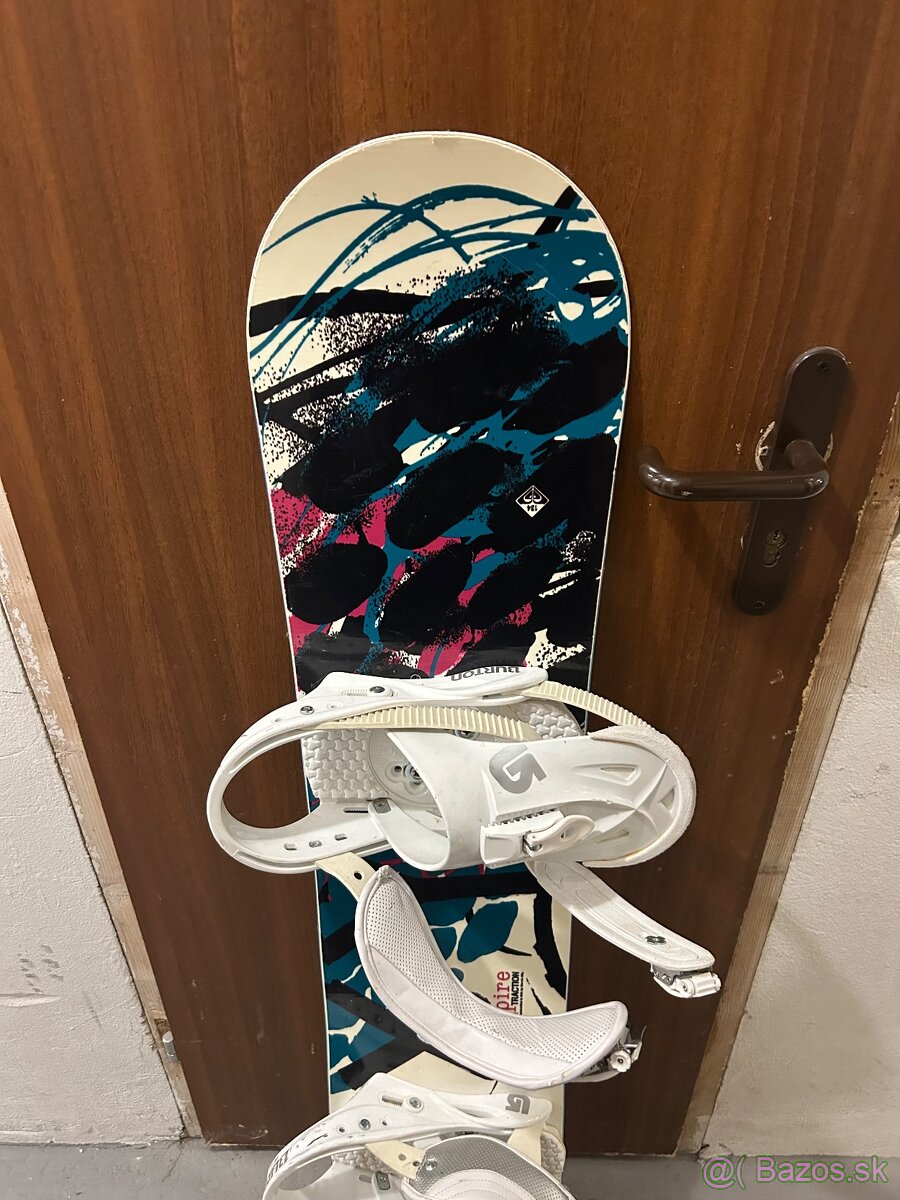 Detský snowboard Roxy s viazaním Burton 133