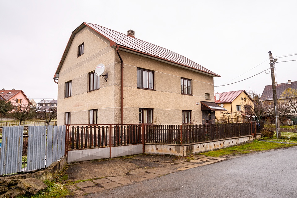 RODINNÝ DOM S VEĽKÝM POZEMKOM-BARDEJOVSKÁ NOVÁ VES