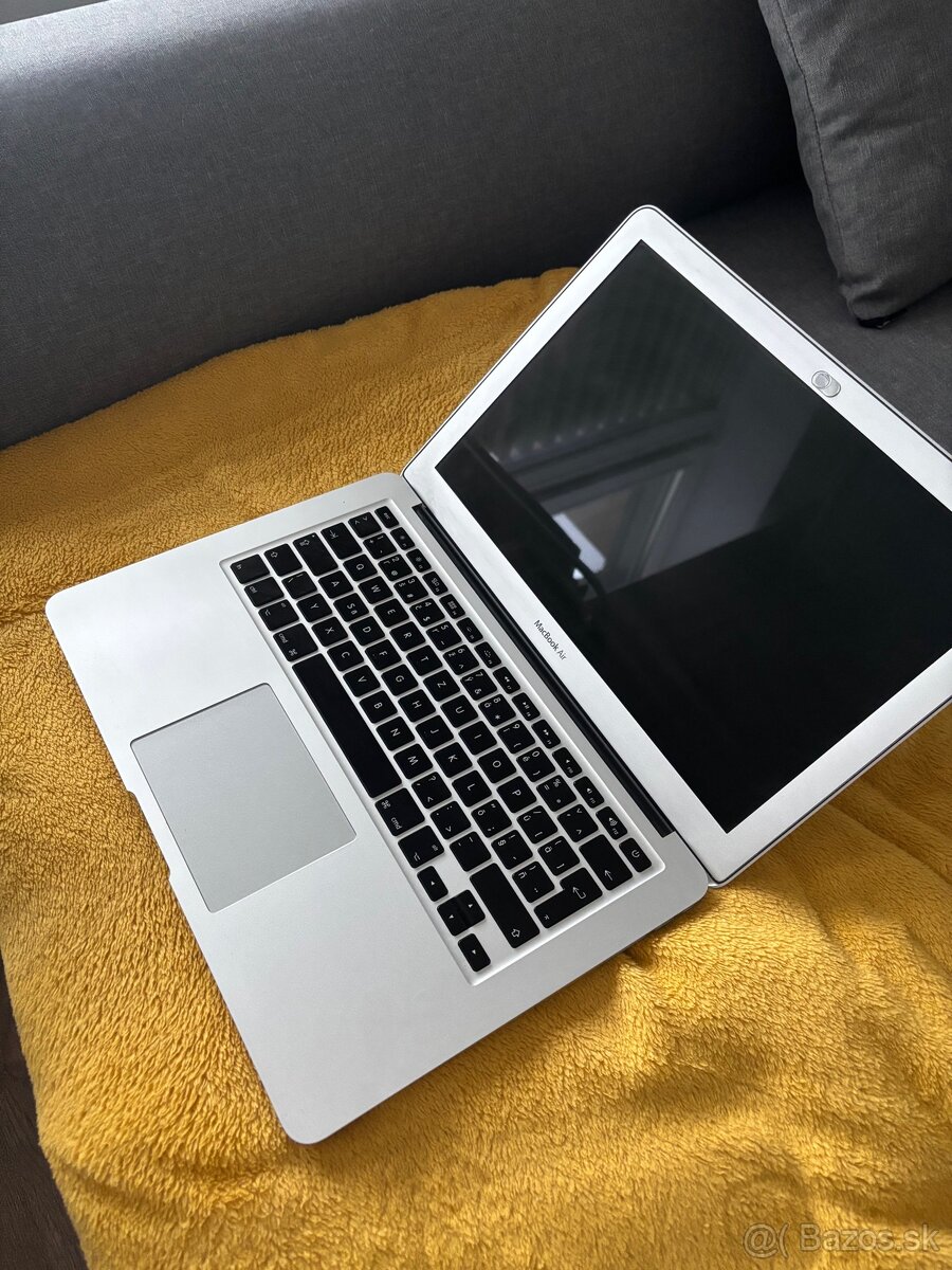 MacBook Air 13inch Intel core i5