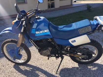 Rozpredam Suziki DR600