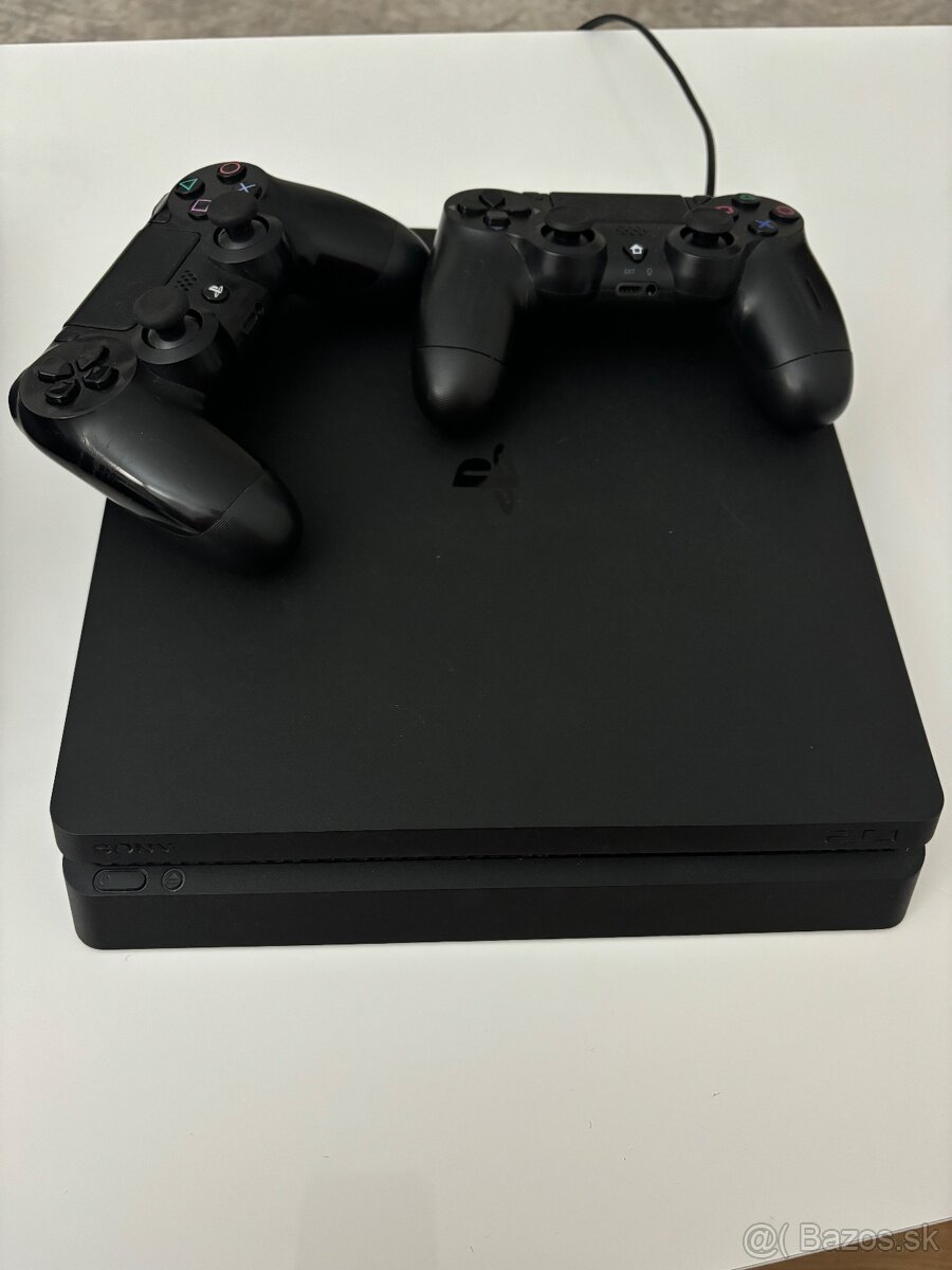 Playstation 4 Slim 1TB + ovládače