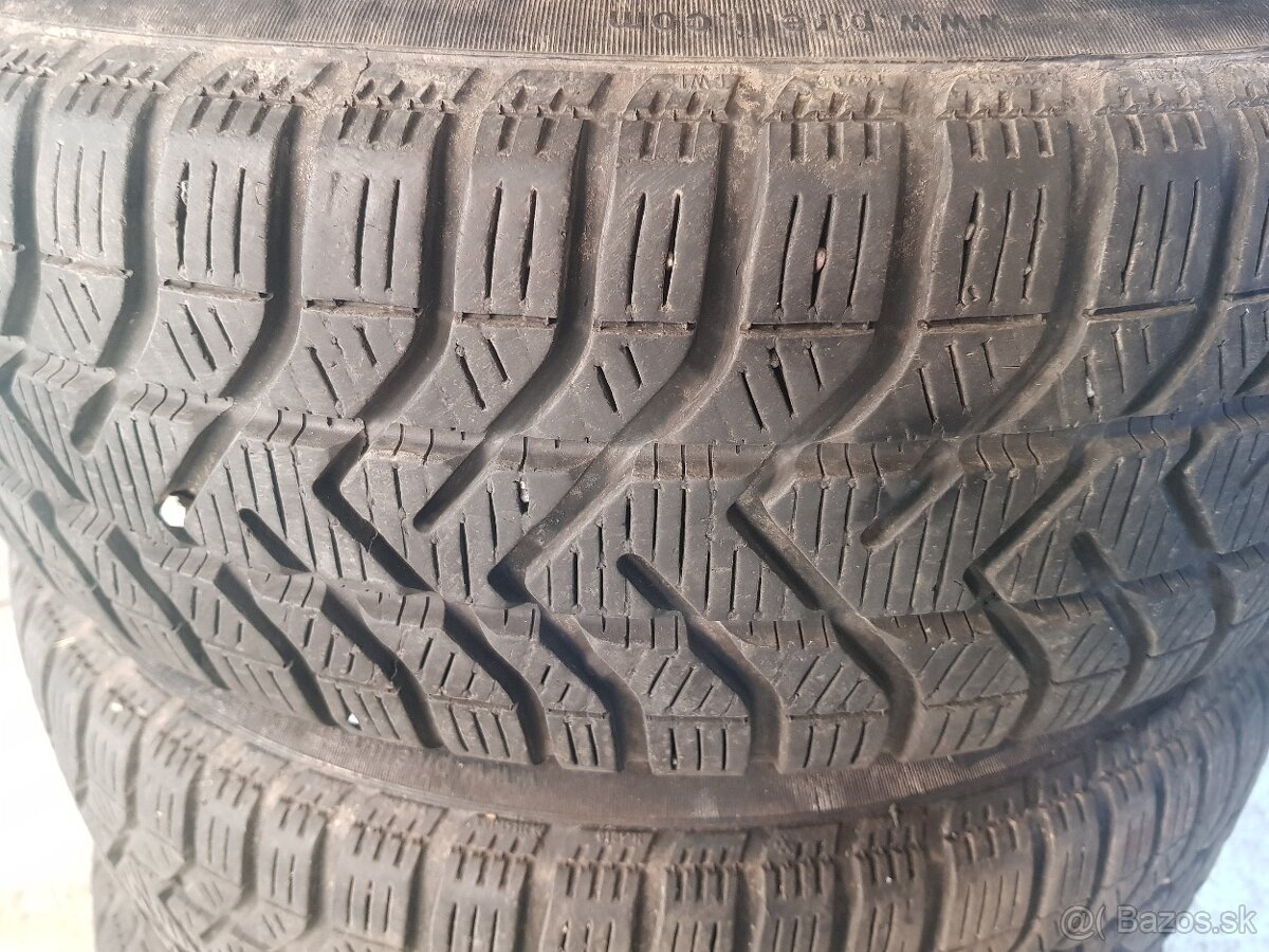 Zimné PIRELLI 175/60  r15.