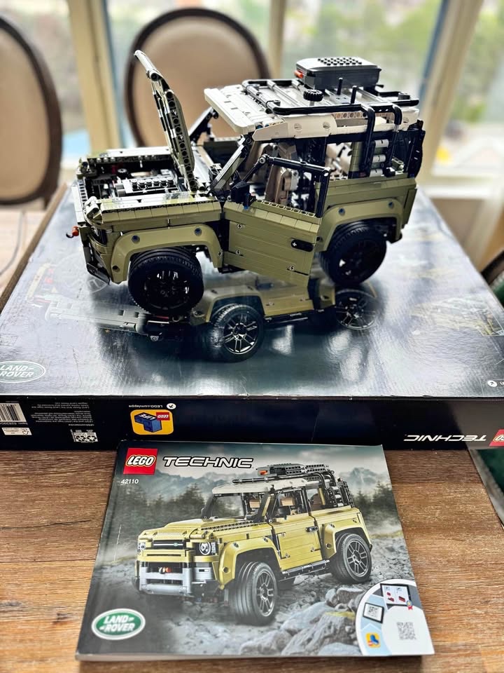 Lego Technic - Land Rover Defender (42110)