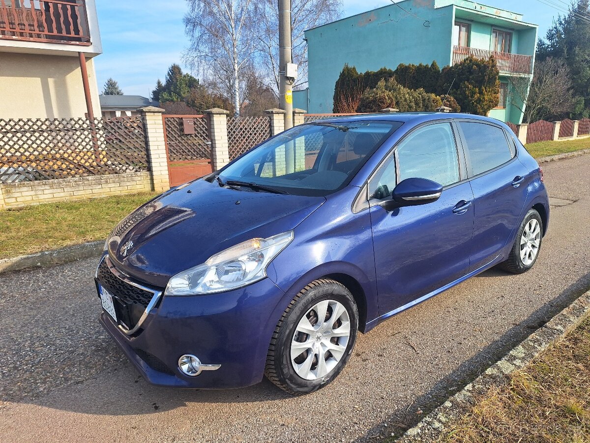 PEUGEOT 208 BENZIN ROK 2015