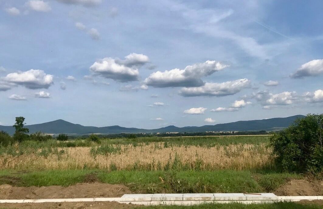 MAĎARSKO - NOVAJIDRANY STAVEBNÝ POZEMOK  1.000 M2, VŠETKY IS