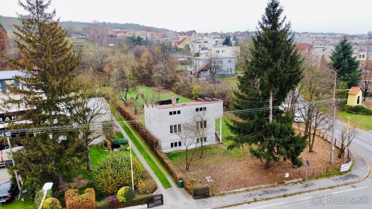 NA PREDAJ STARŠÍ DOM V STROPKOVE S POZEMKOM 4 479 m²