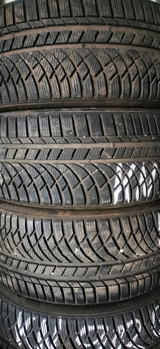 Zimné pneu 235/40 R19 96V