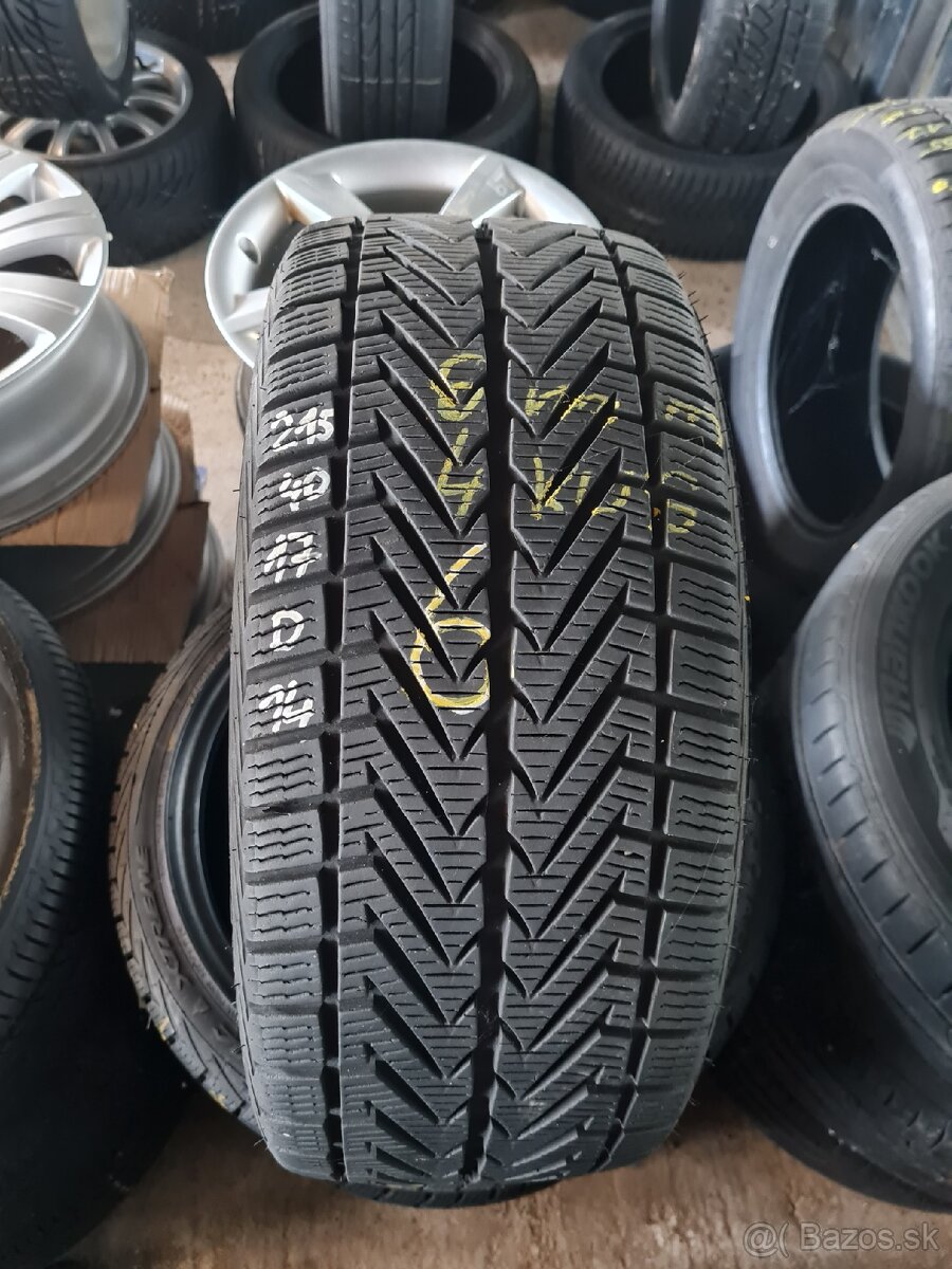 Zimná 215/40 R17  Vredstein