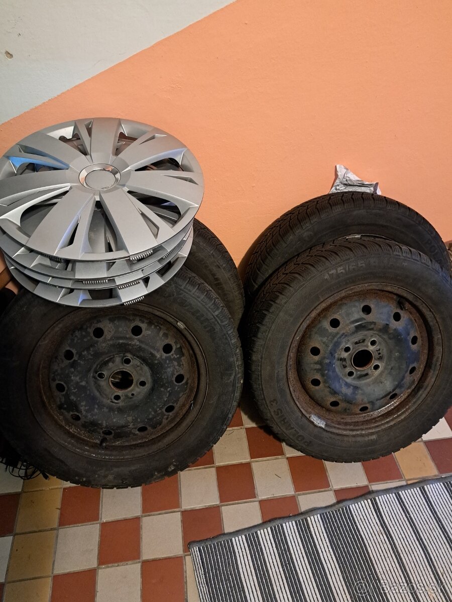 Predám plechové disky 4x100 r15 zimné pneumatiky 175/65 r15