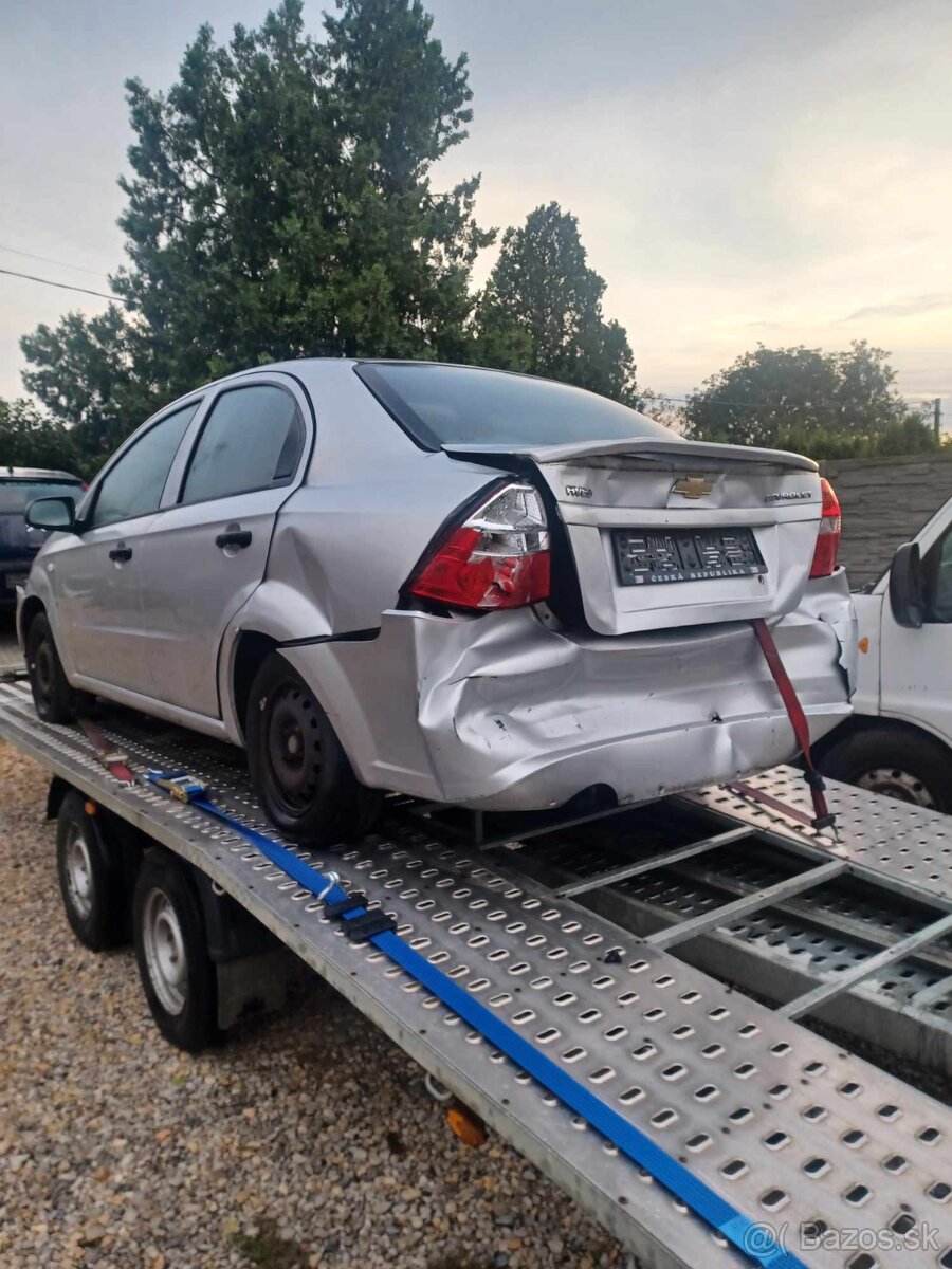 Rozpredam Chevrolet Aveo 1.4 74kw LDT 2010