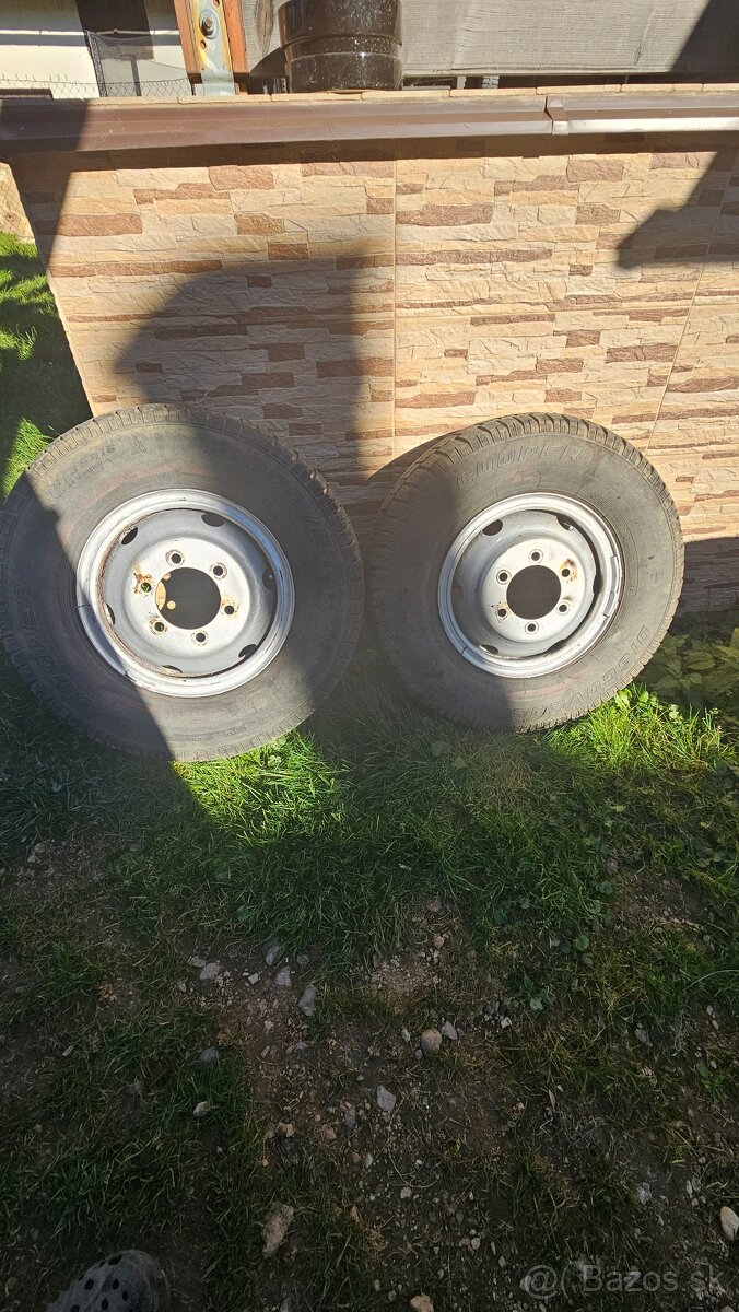 2 ks zimne pneu na diskoch Iveco