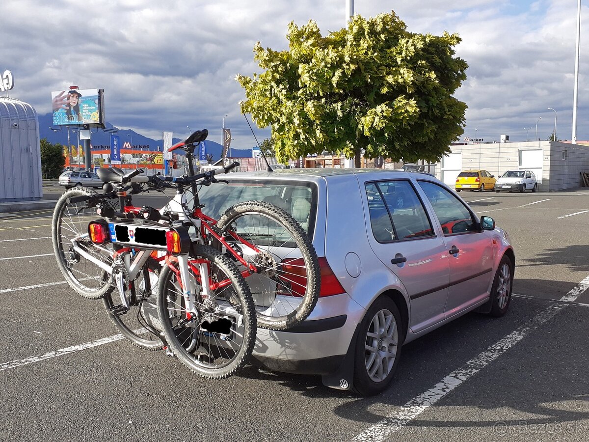 Závesný nosič pre 3 bicykle na ťažné zariadenie