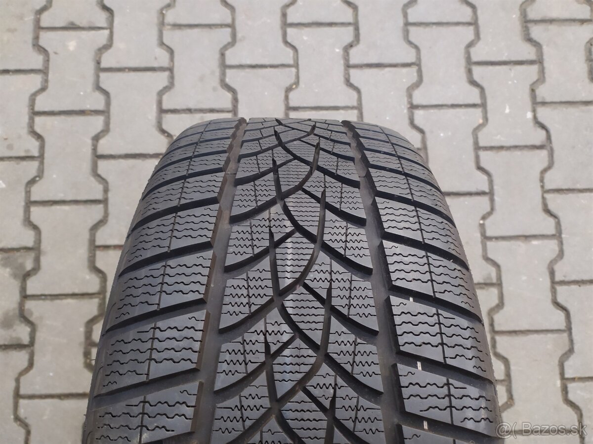 Zimné pneu Goodyear Ultragrip Performance 265/40 R20 XL