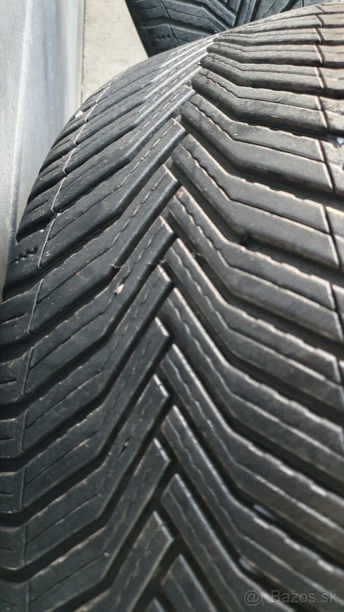 Celoročné pneu Michelim CrossClimate 2 235/55 R18