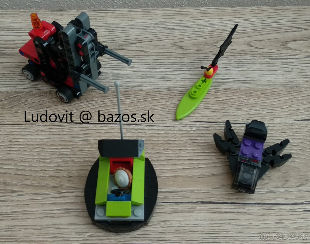 Mix malých LEGO stavebníc