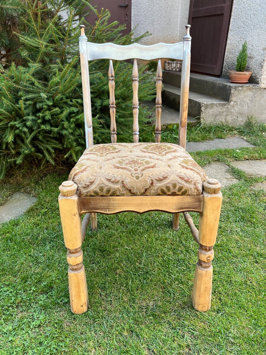 URGENT predám starožitnú stoličku