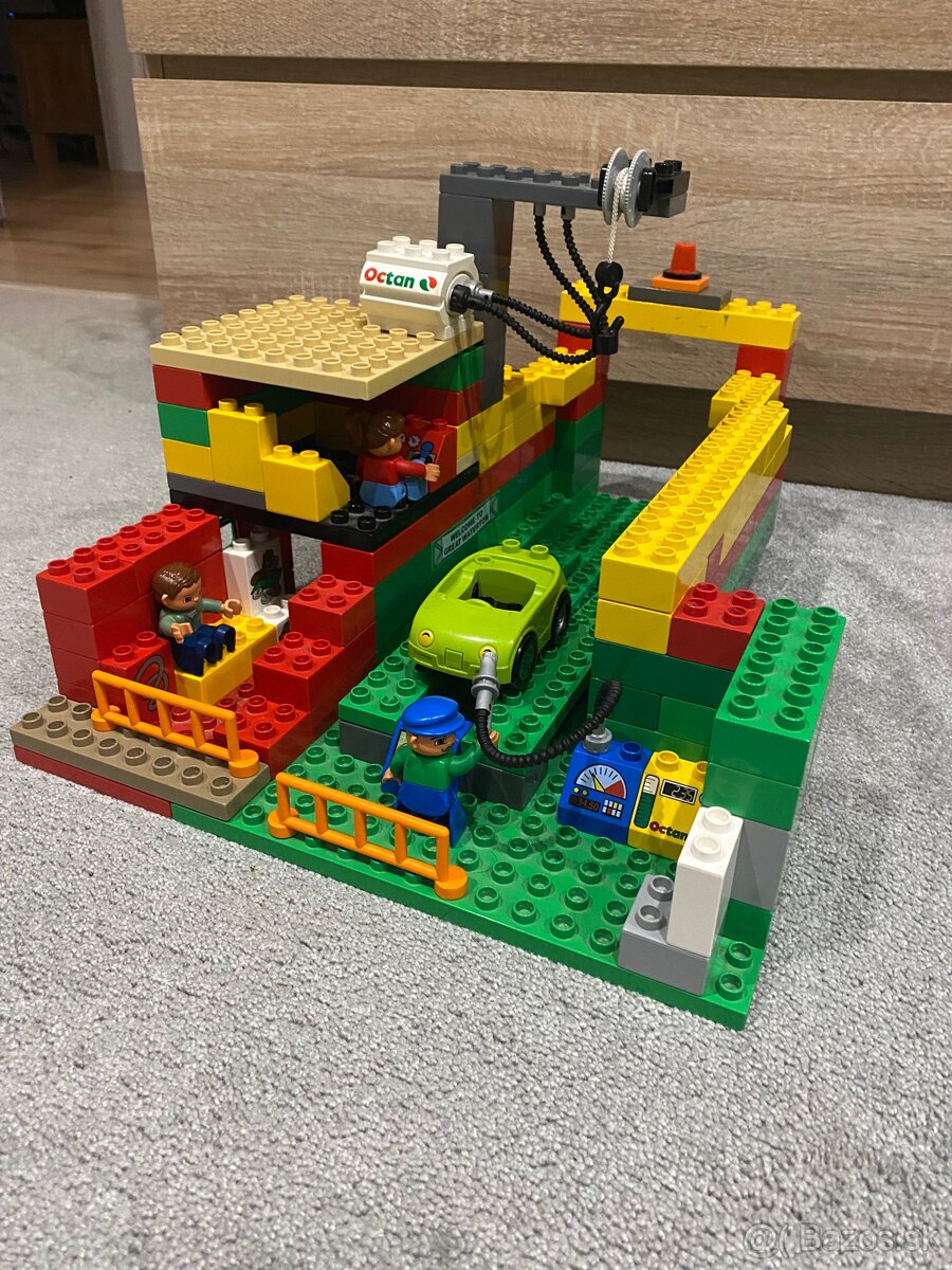 Autoservis fabrika auto-umyvaren LEGO DUPLO