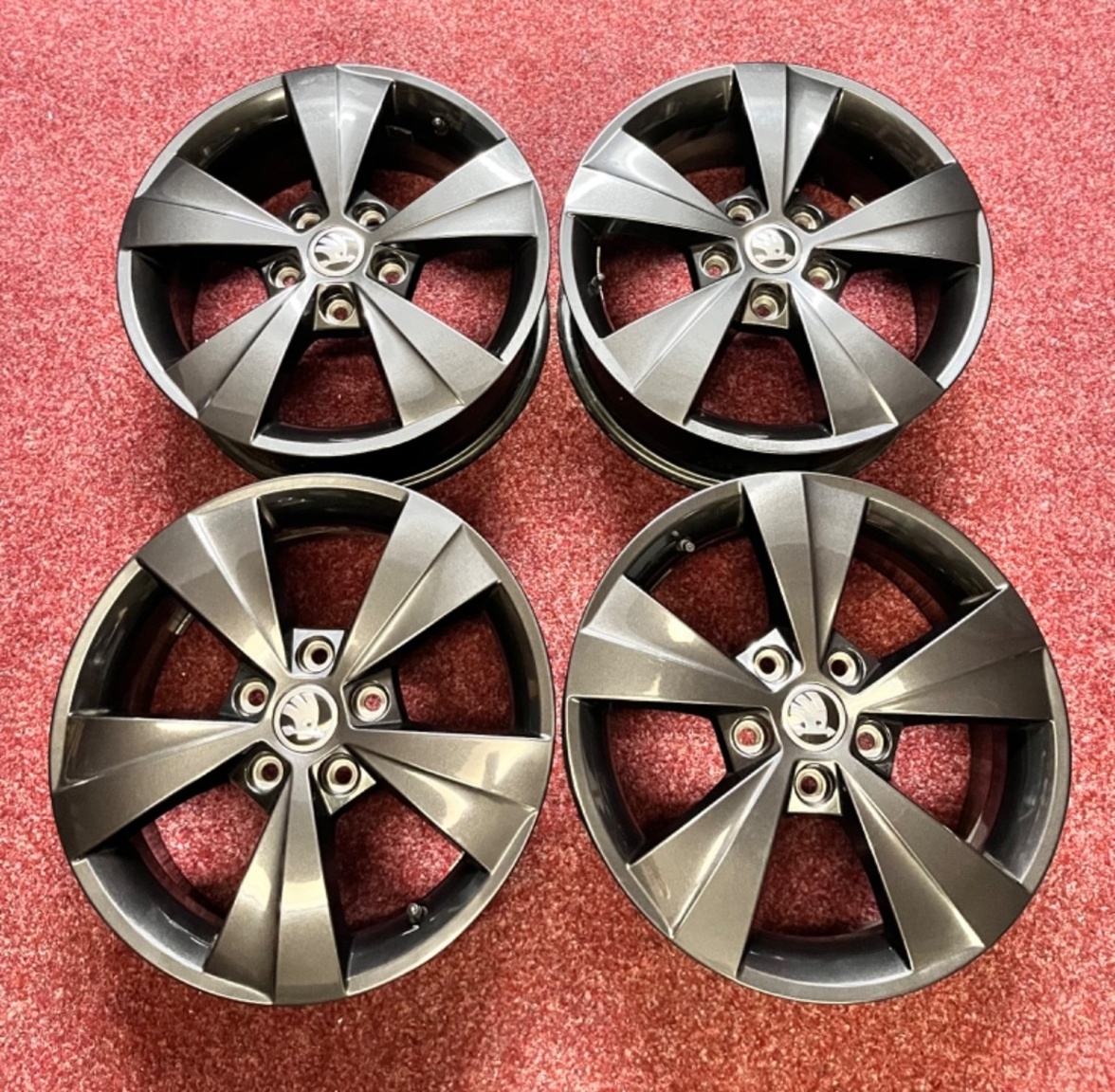 5x112 R16 ČERNÉ originál Škoda Octavia 3 - ET46