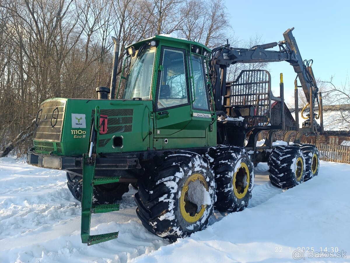 John Deere 1110D