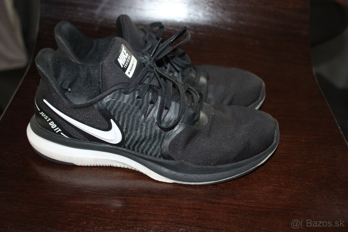 NIKE training tenisky vel.37,5