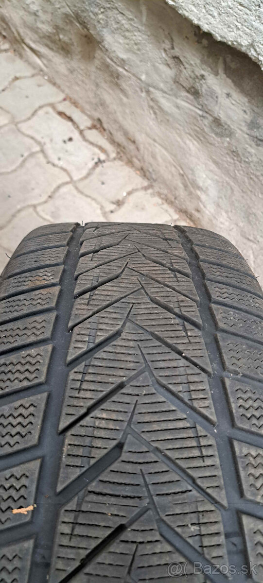 1ks zimne pneu Vredestein 225/40R18