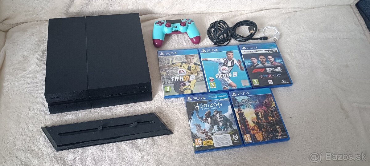 Predám alebo vymením ps4 s hrami