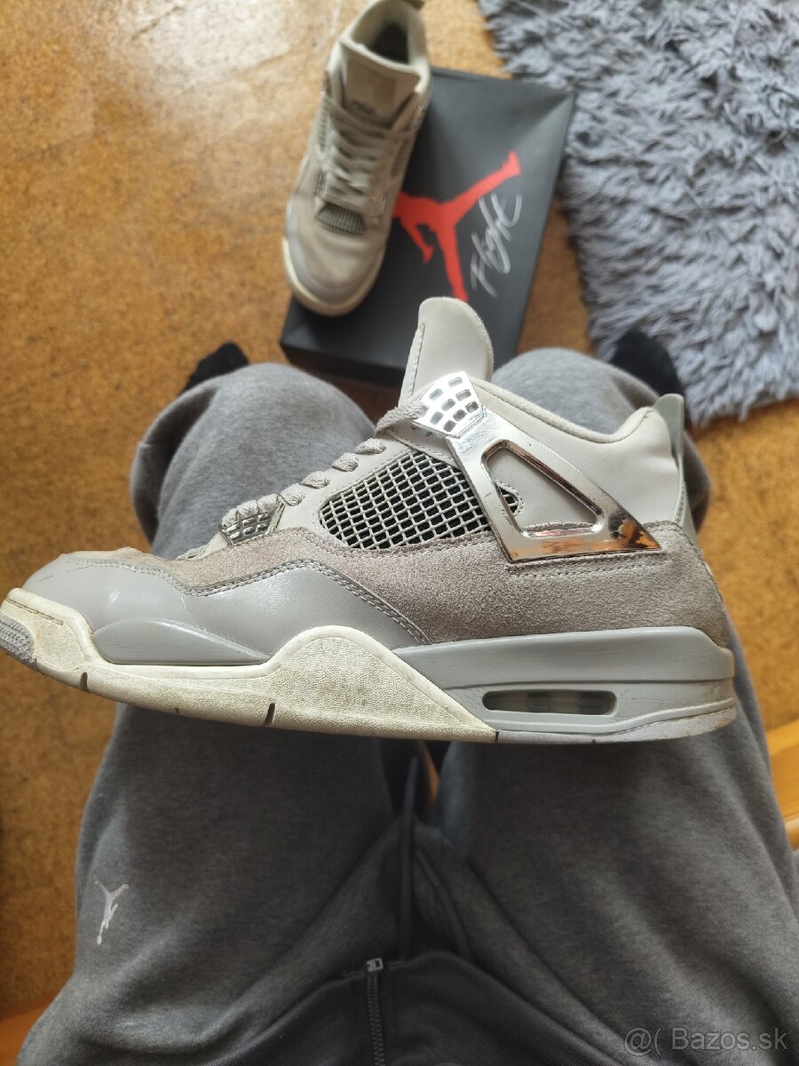 Air Jordan 4 Frozen Moments