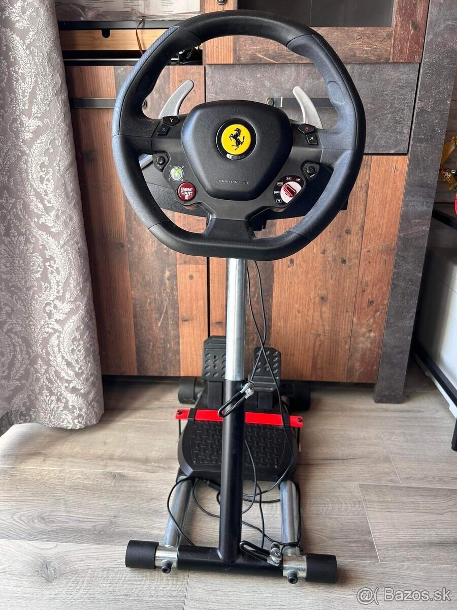 FERRARI VOLANT so stojanom a pedálmi