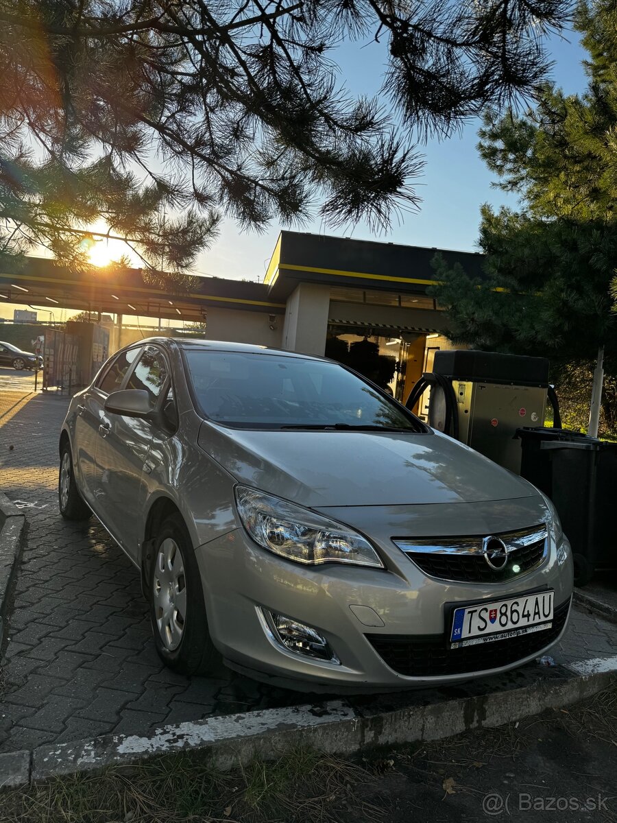 Opel Astra J