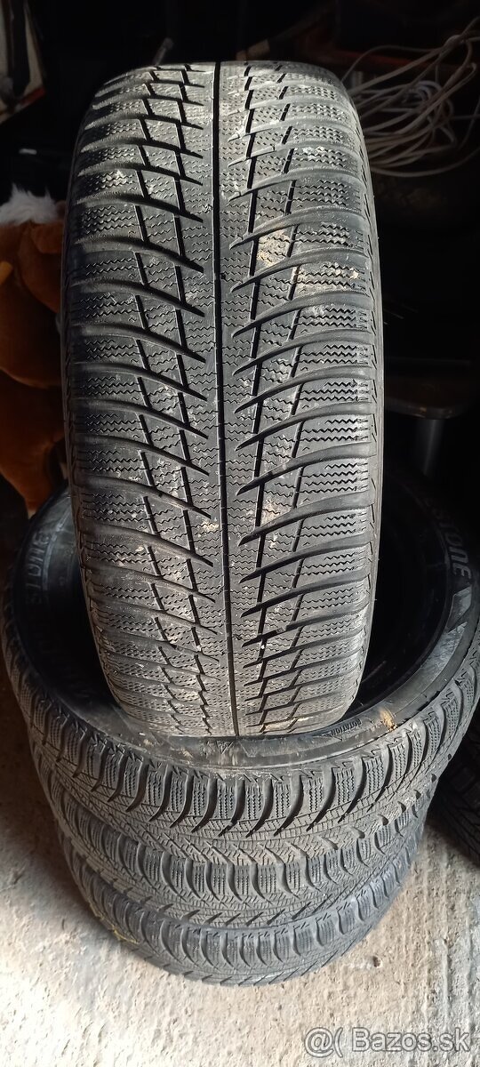 Predám zimné pneu 215/55r16