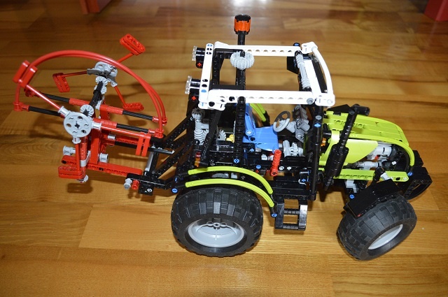 predam LEGO 8284 traktor, kompletne, bez manualu a bez krabi