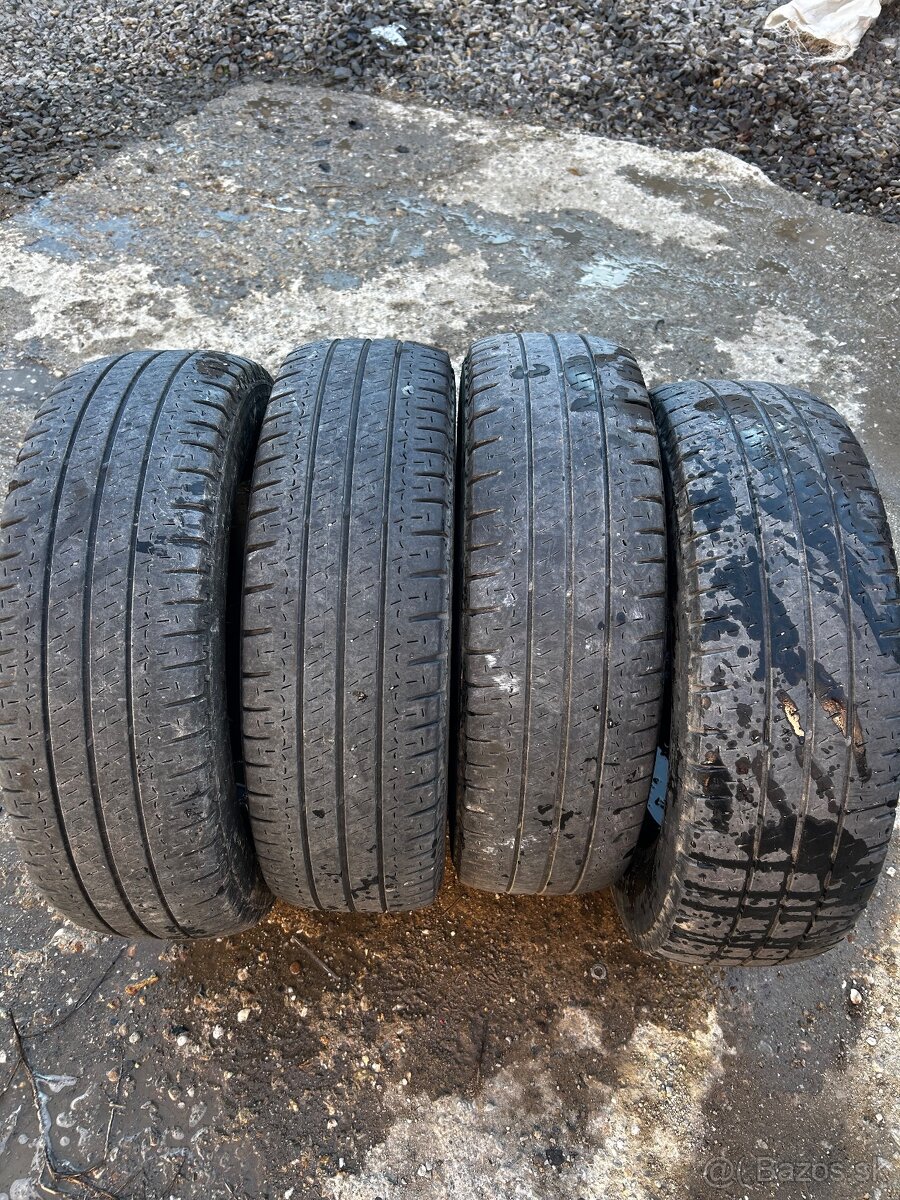 Michelin agilis 215/70 R15 C