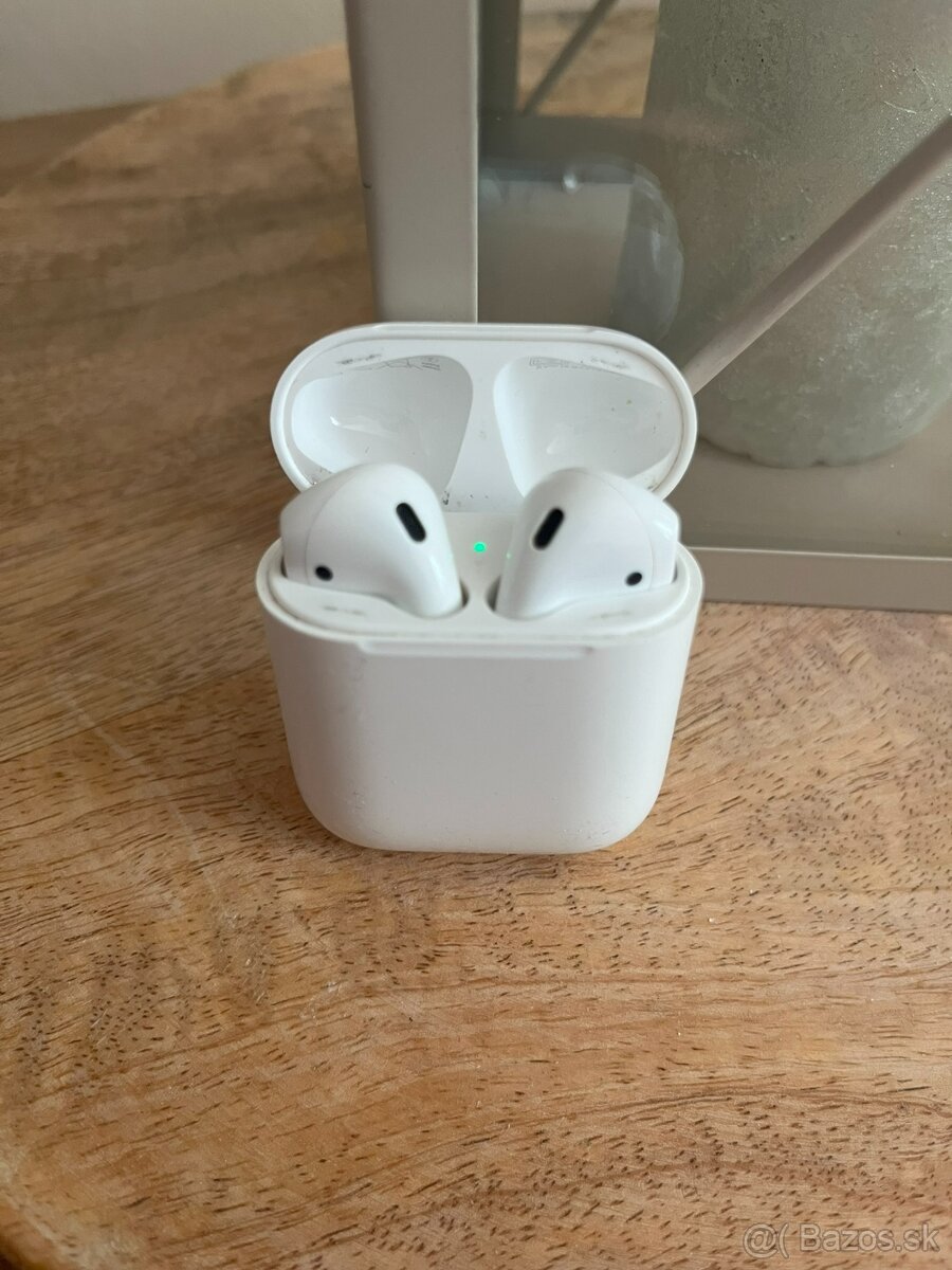 Apple AirPods 2. generácie