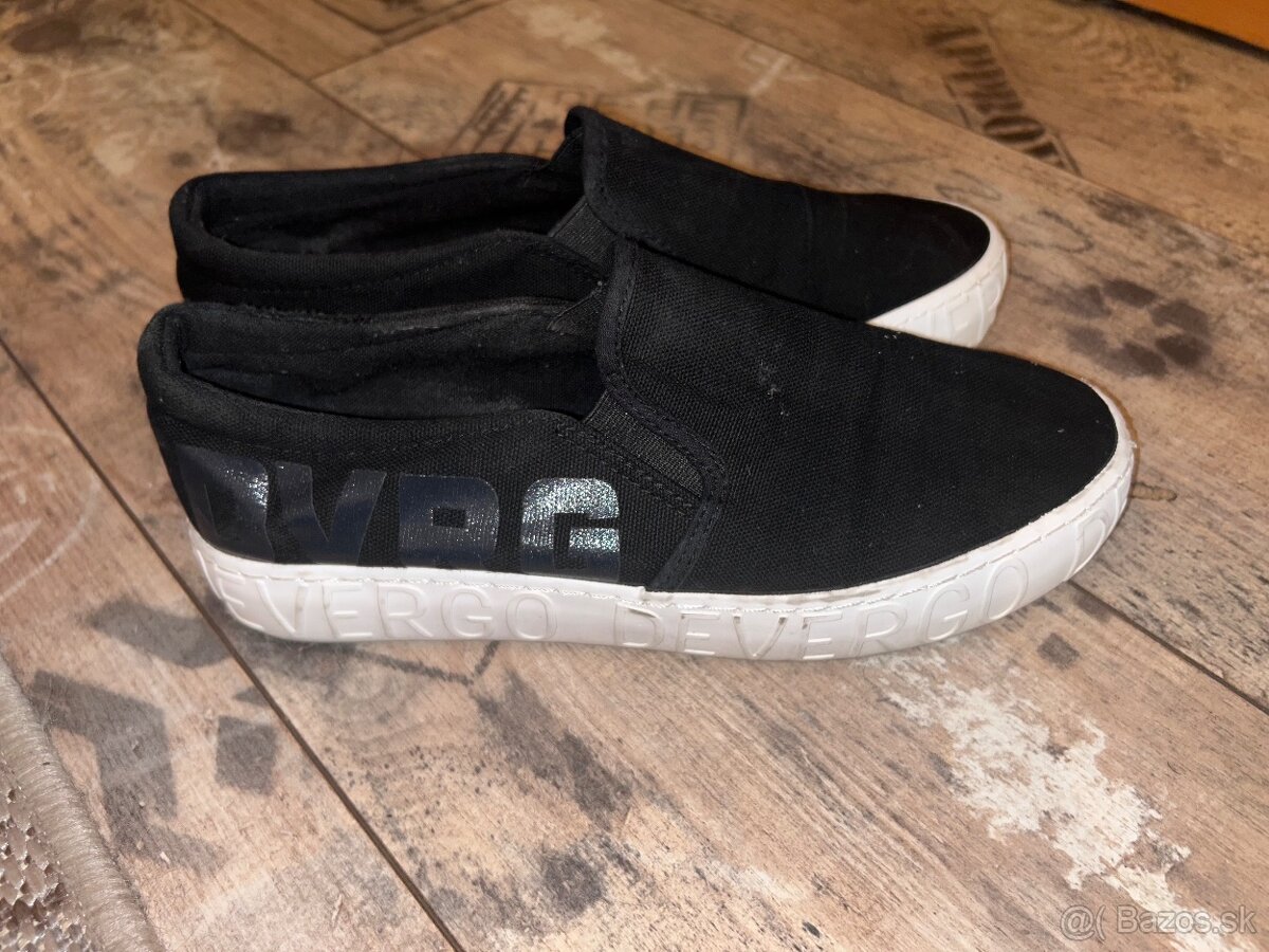 Devergo slip on