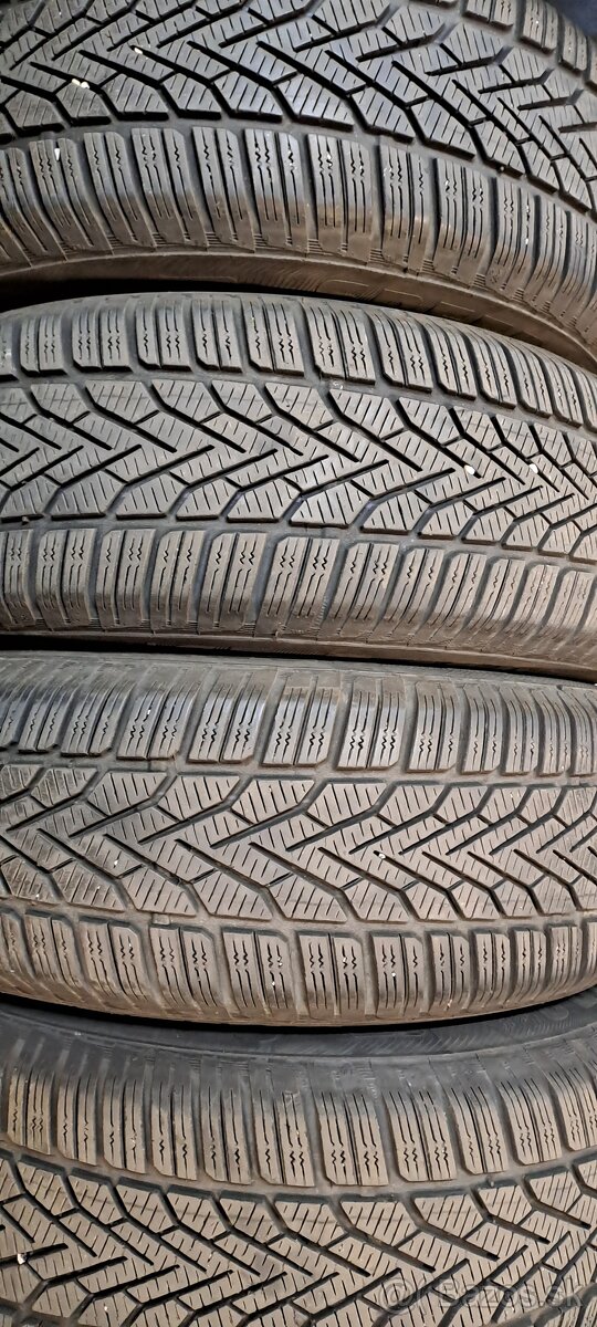 Predám 4ks jazdené zimné 215/65r16-98H Semperit