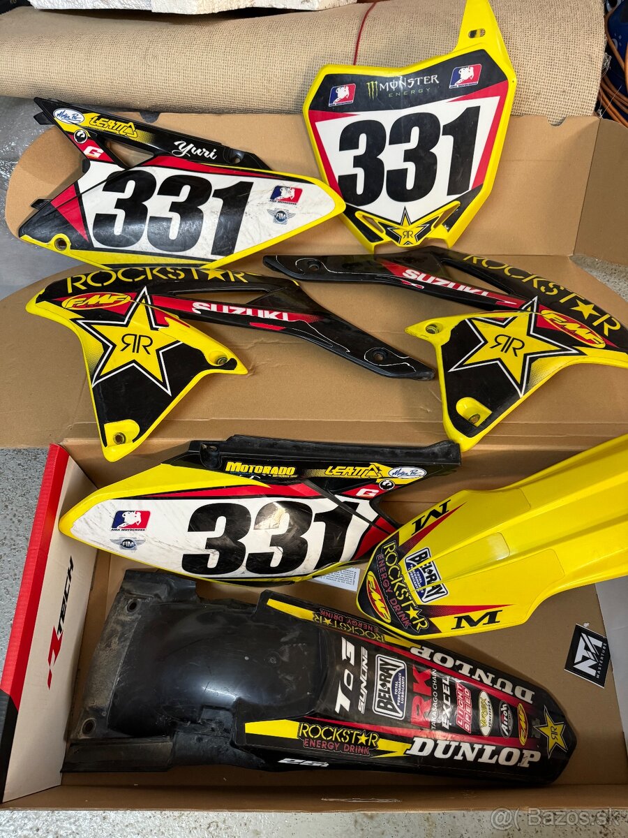 Predám plasty Suzuki rmz 250 2010-2018