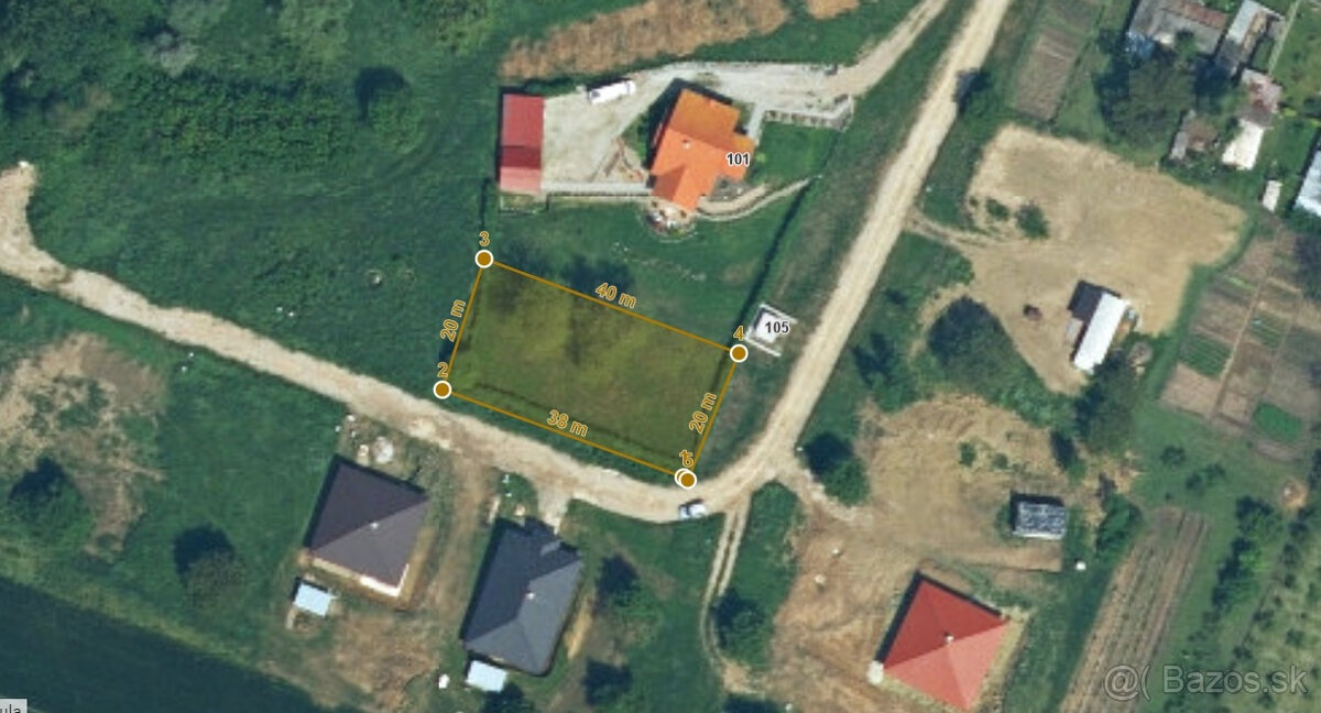 Zaujímavý pozemok 40x20m vhodný na stavbu RD