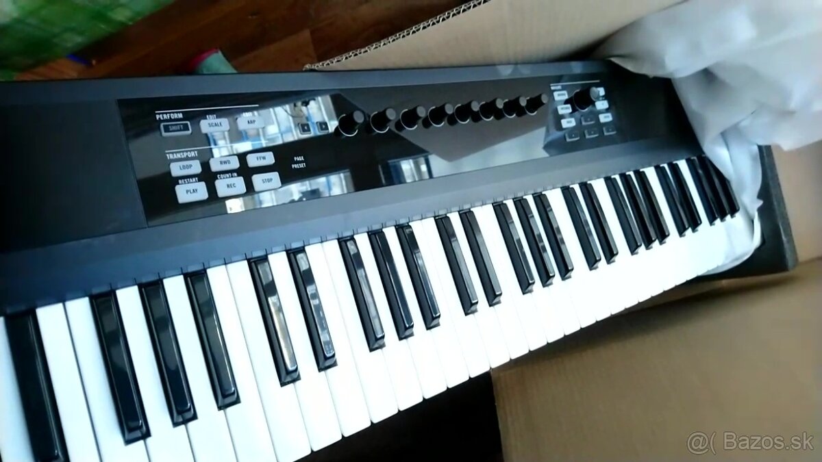 Vhodný ako darček - Komplete Kontrol S61 + Komplete Select