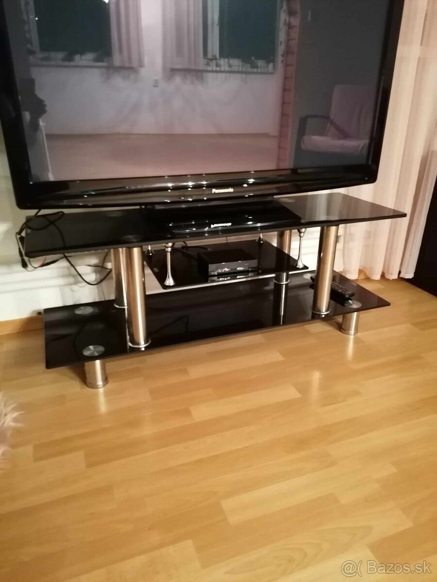 TV stolík.