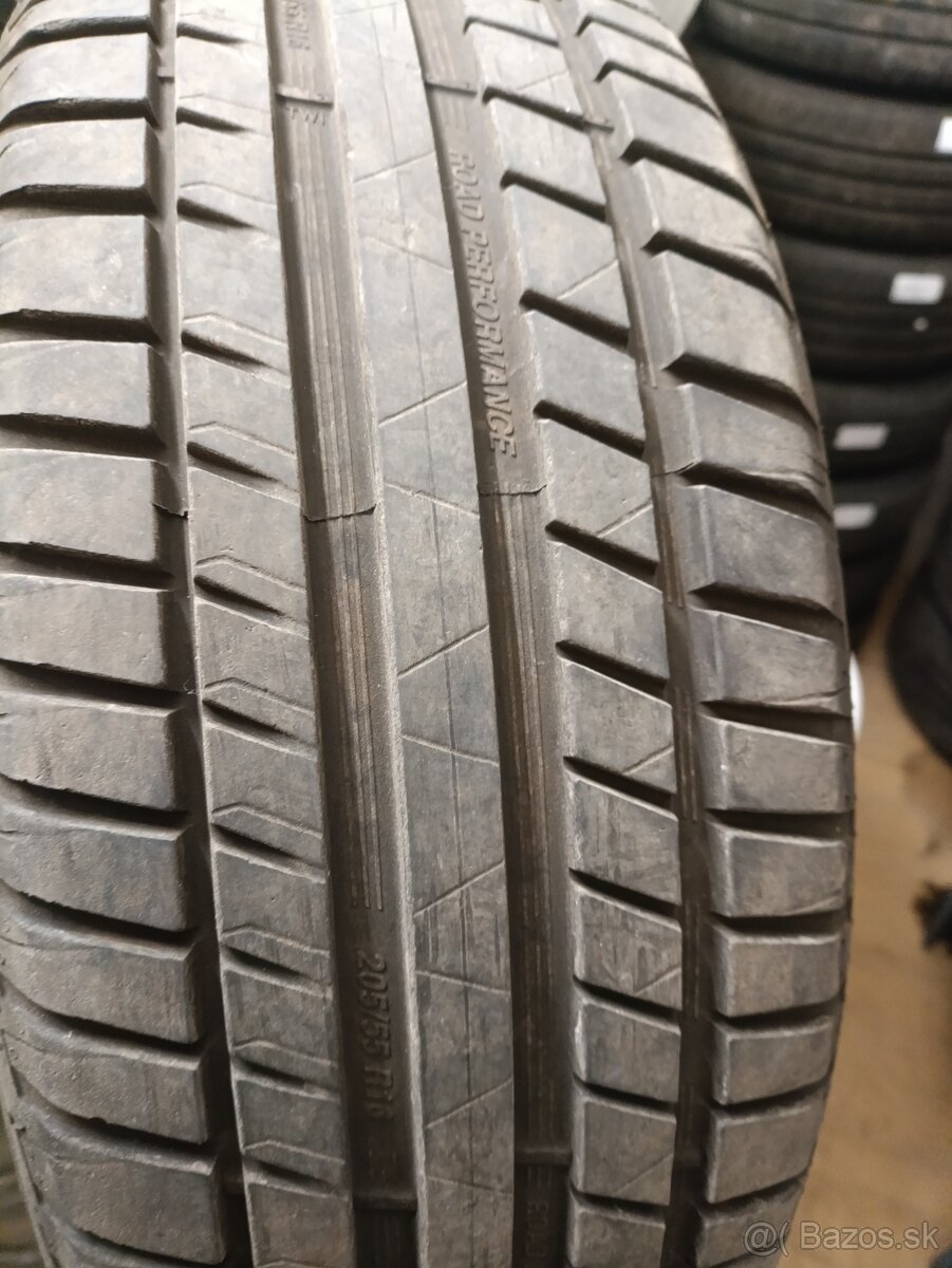 Predám 2 pneumatiky 205/55 R16  Letné