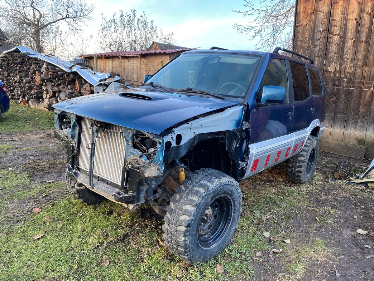 Nissan Terrano 2.7 Td Bez tp a špz