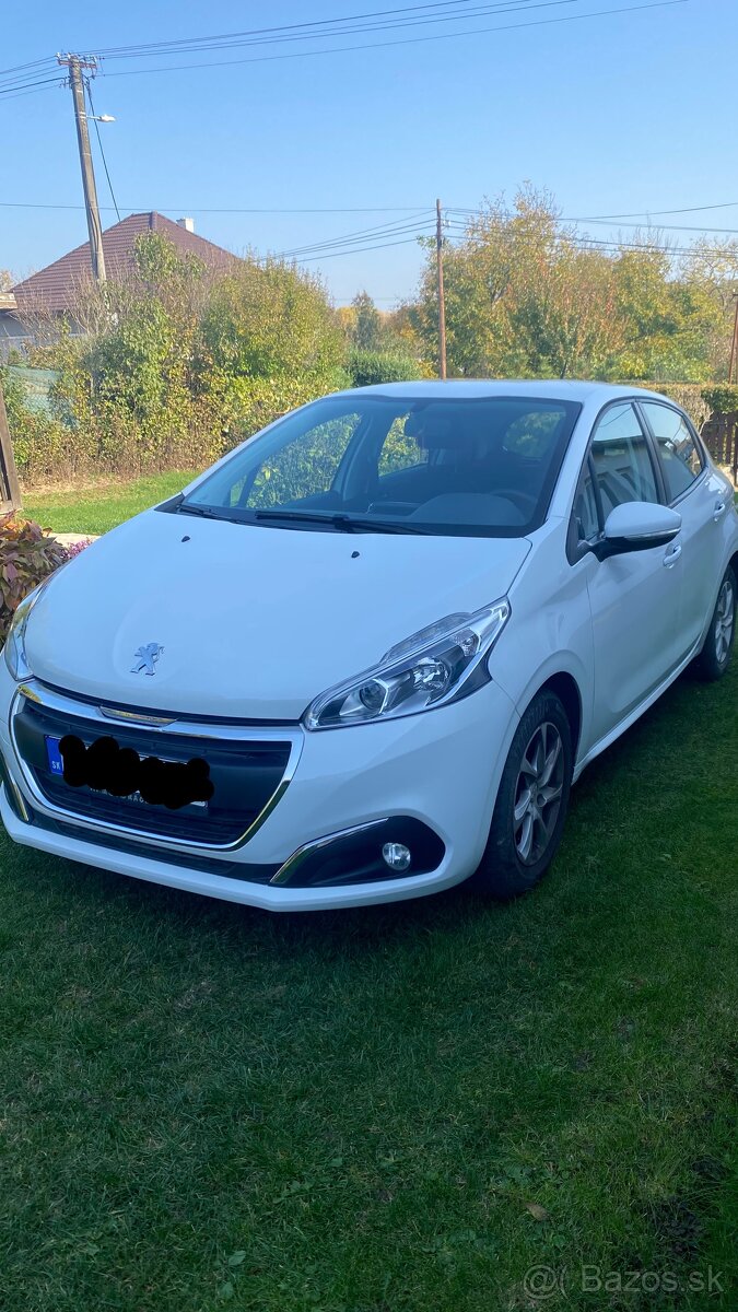 Peugeot 208..