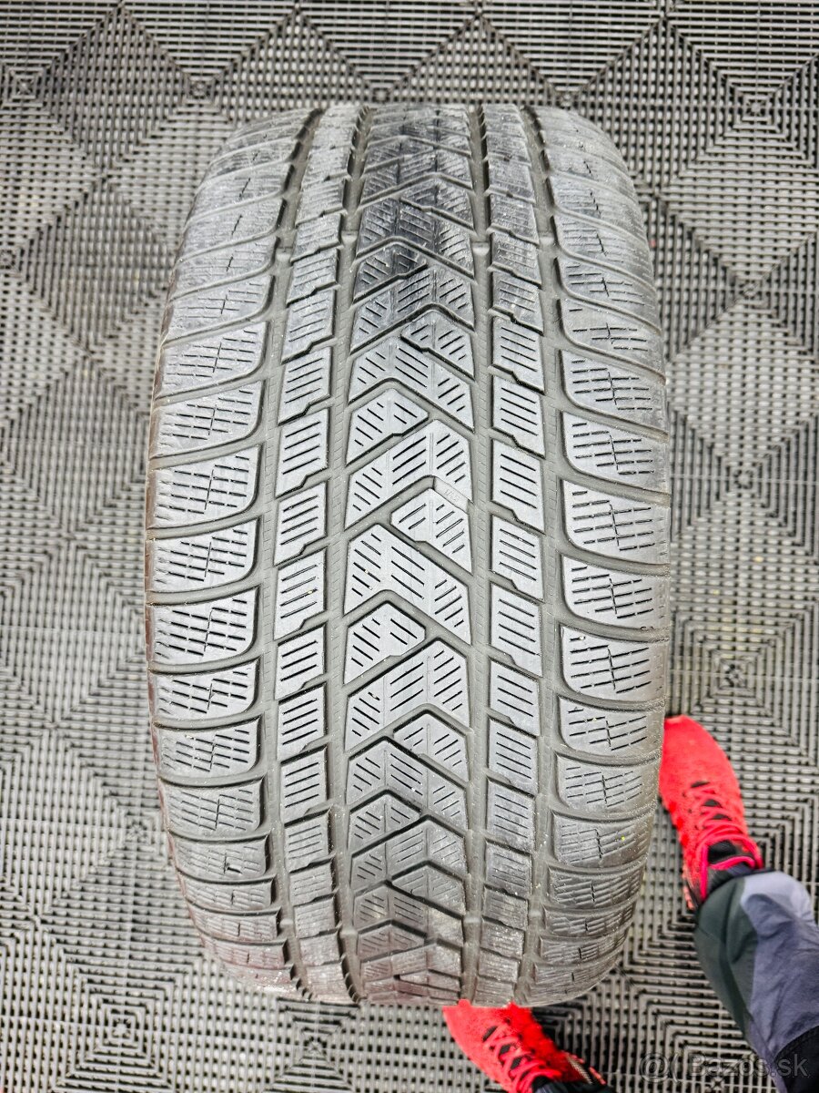 Pirelli 295/40R21