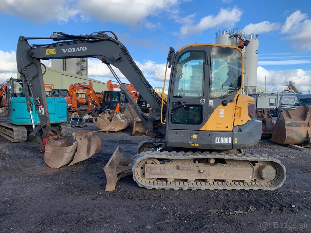 Volvo ECR88D / 2016 pasovy bager