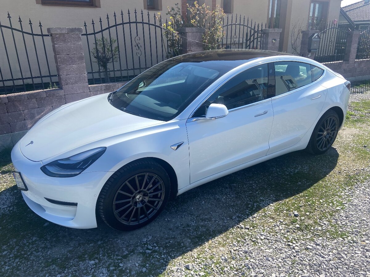 Predám AEZ kolesá na Tesla model 3 sadu 18” 5x114,3 a zimné